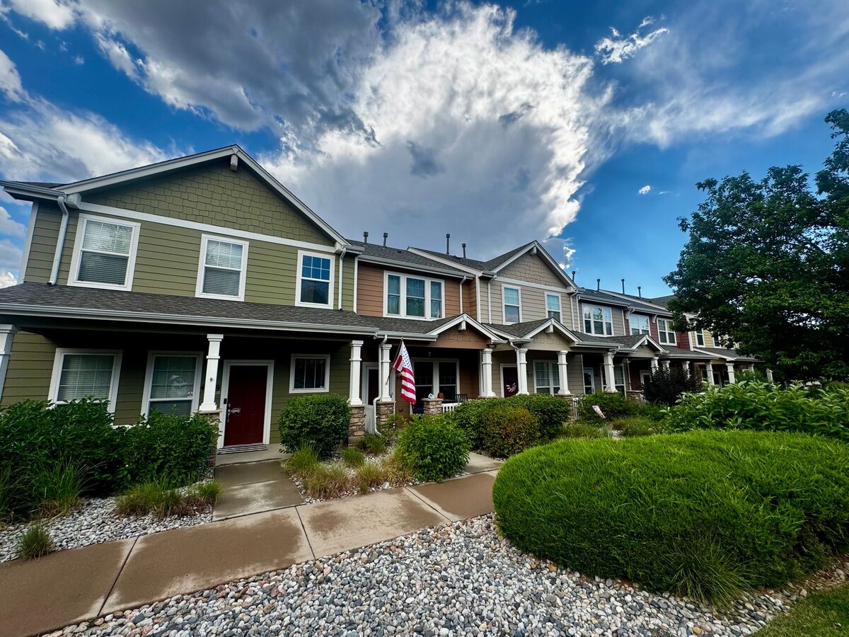 Photo - 3 Bedroom Townhome with 2 car detached garage