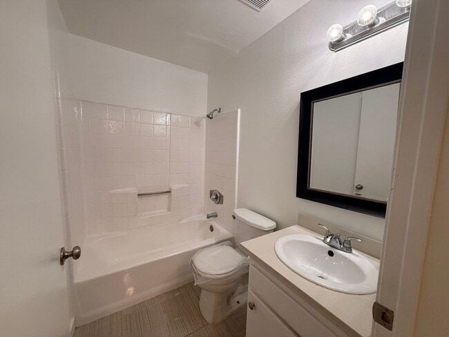 Photo - 827 S Wilton Pl Unit 207