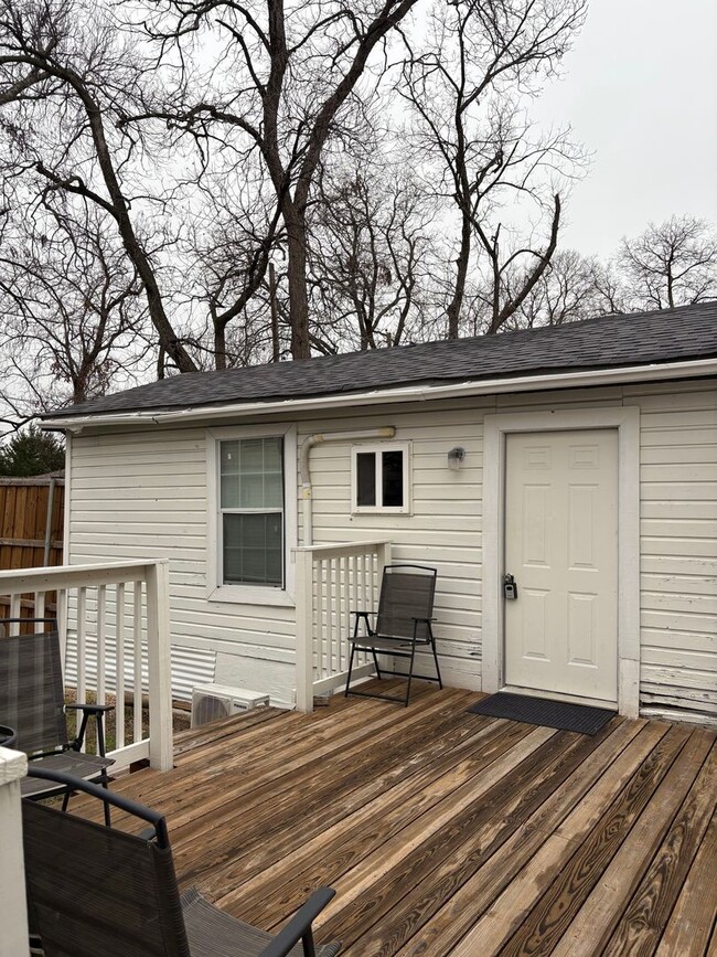 Building Photo - Beautiful Mount Auburn Gem Unit Apt 3