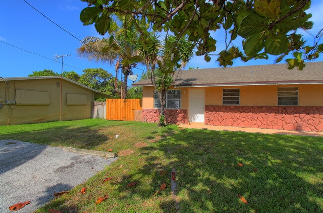 Photo - 1045 Miami Blvd