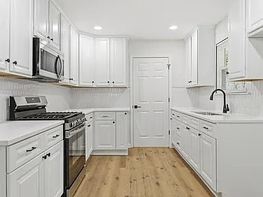 640 Amanda Pl NE