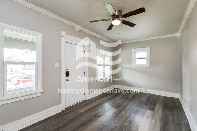 Photo - 2123 W Lee St