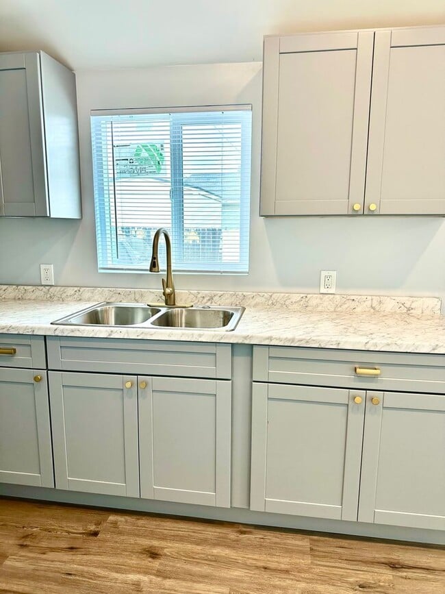 Photo - Terrace Ave Triplex- LT Unit 4614 Terrace-LT