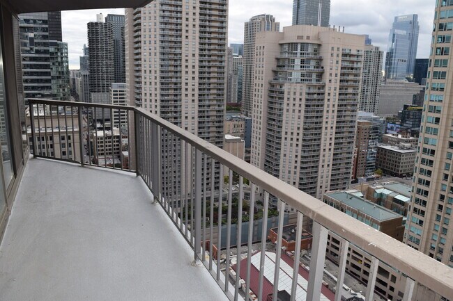 Balcony - 10 E Ontario St Unit 3305