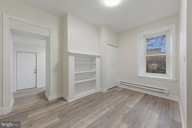 Photo - 109 W Queen Ln Unit 1R