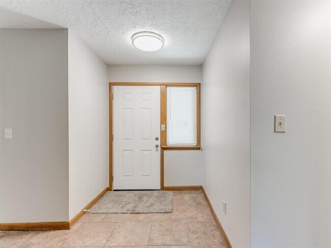 Photo - 306 S Mercedes Dr