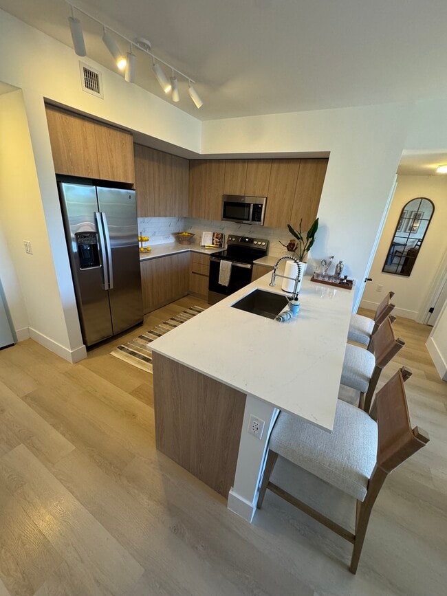 Building Photo - 2545 NE 183rd St Unit B2 Rental