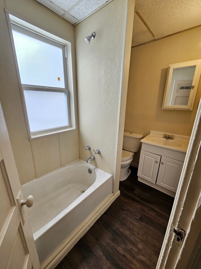 Photo - 628 Brandon St