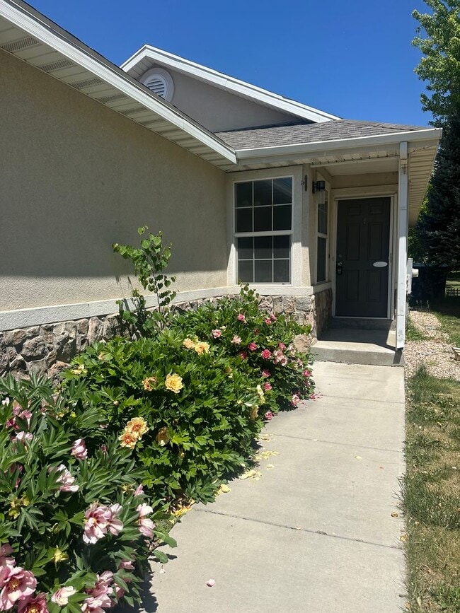 Photo - 3 Bed 1 Bath home in heart of Provo!