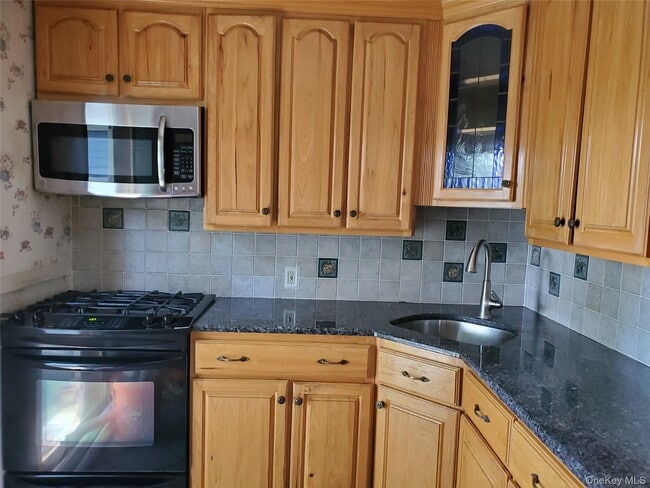 Photo - 30 Jervis Ave