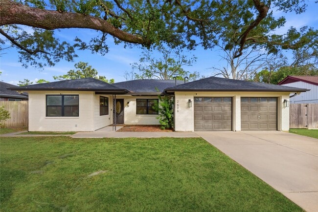 Photo - 2606 Parana Dr