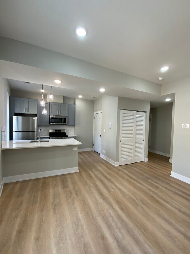 Photo - 440 W Belden Ave Unit #432-06