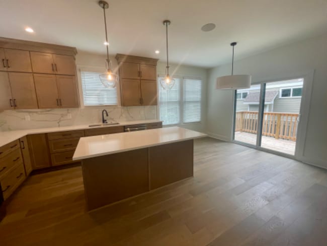 Photo - 2826 Bronte Ave