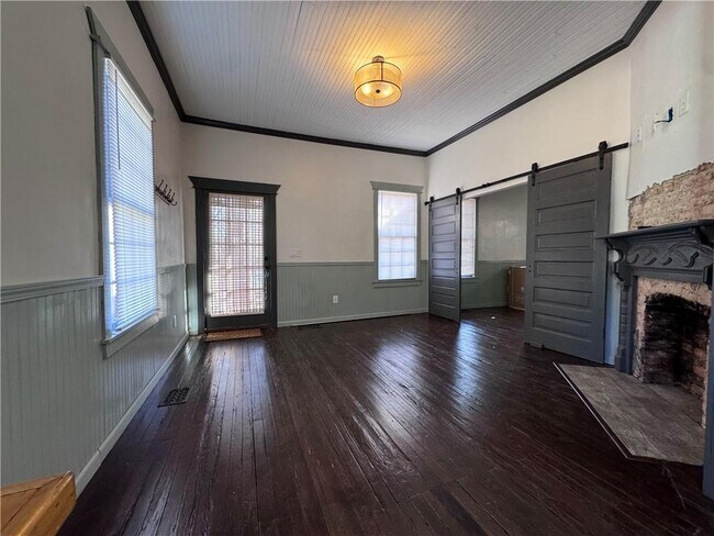 Photo - 749 Cooper St SW