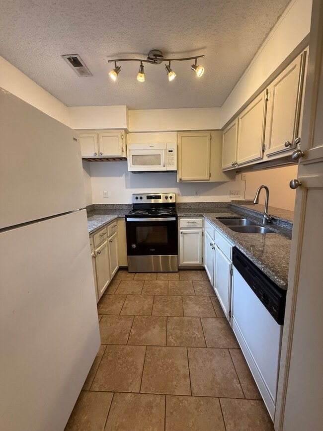 Photo - Beautiful South Charlotte Condo For Rent