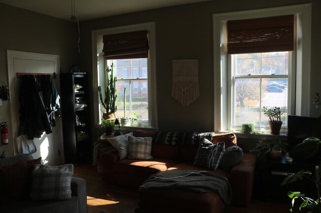 Photo - 160 N Main St