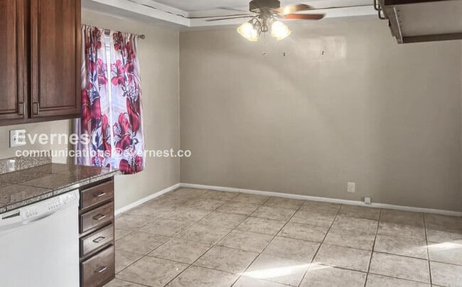 Photo - 4065 Harwood Rd