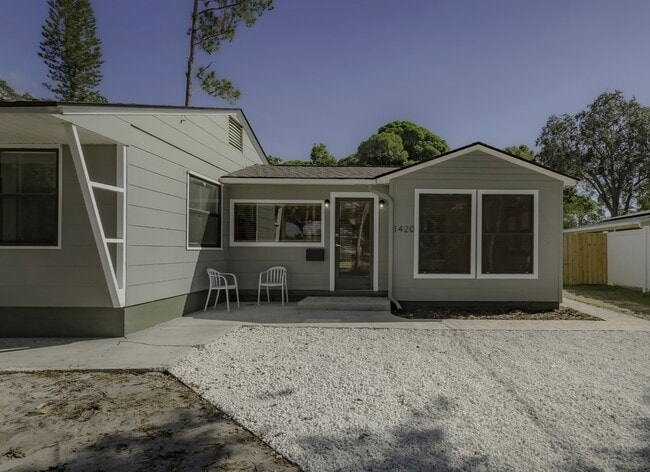 Photo - 1420 Alhambra Way S