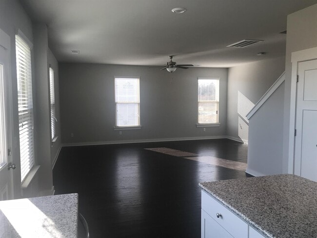 Photo - 3037 Commonwealth Dr