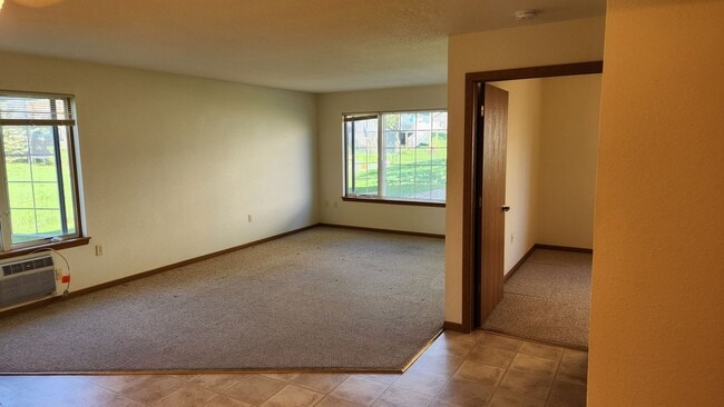 Building Photo - 612 W State St Unit 612 Apt#2