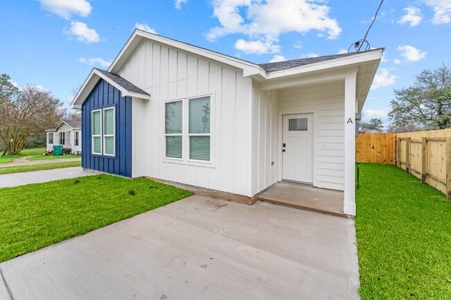 Photo - 402 W Stewart St