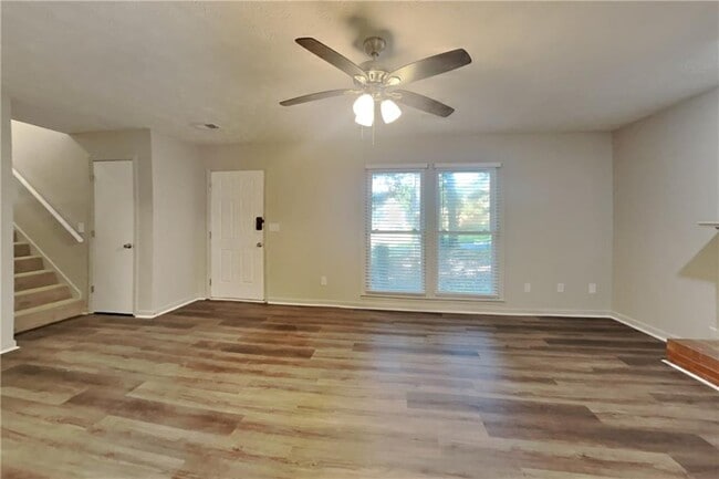 Photo - 3117 Calumet Cir NW