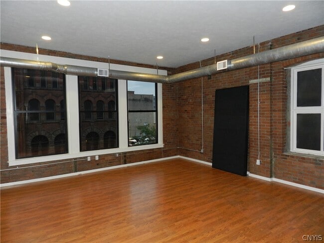 Photo - 317 S Clinton St