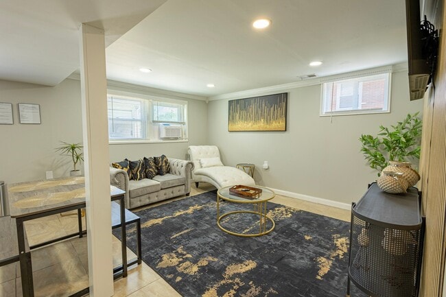 Photo - 3496 Lansdowne Dr Unit apt # 2