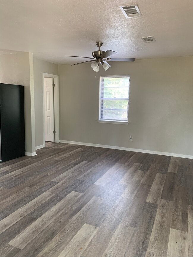 Photo - 1312 W Avenue D