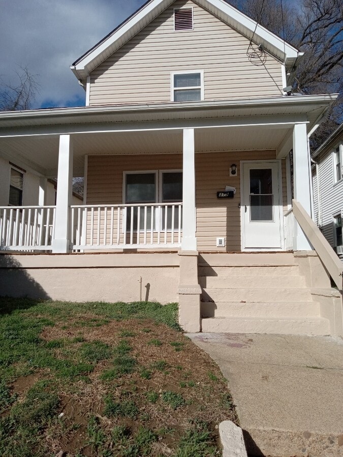 Photo - 319 Harrison Ave NW House