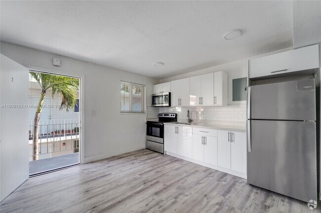 Building Photo - 1630 NW 18th St Unit 12A Rental