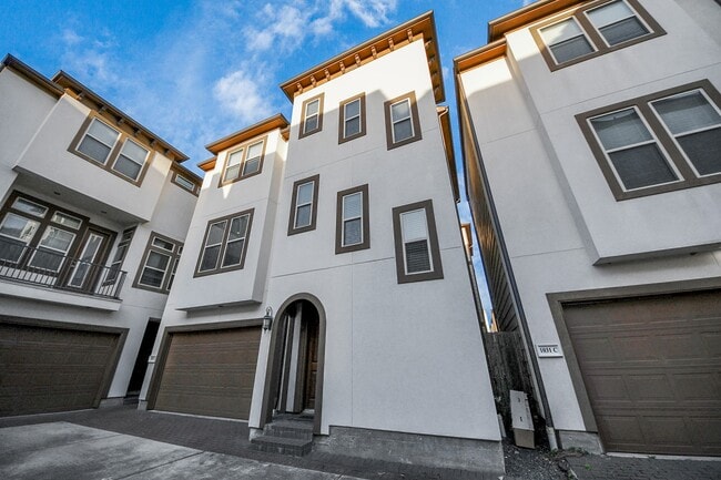 Photo - 1031 W 21st St Unit B