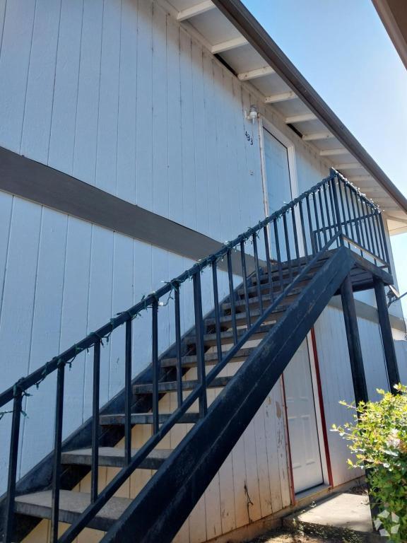 Building Photo - 433 NE Silverwood Pl Rental