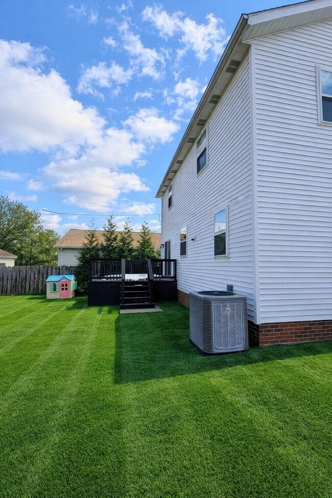 Photo - 6645 Queens Park Ave