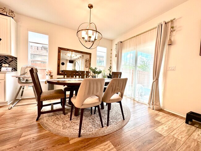 Photo - 524 Ayinger Ln