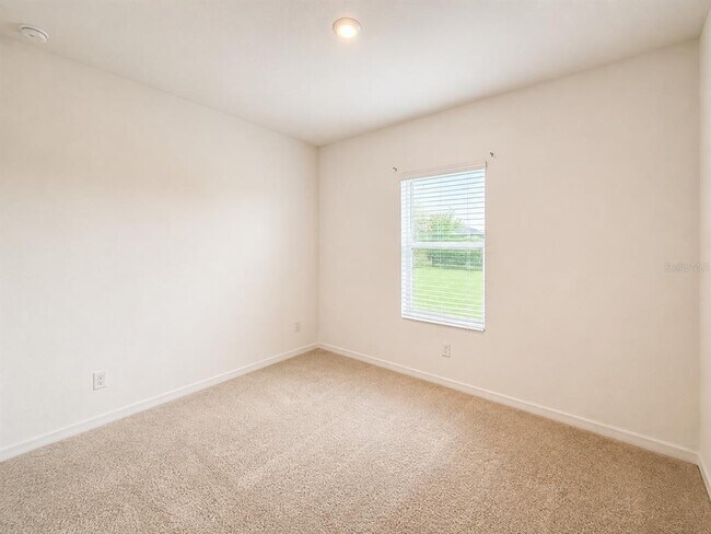 Photo - 2074 Derwent Dr