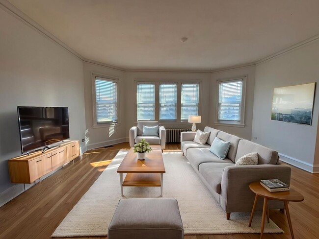 Photo - 5916 W Cornelia Ave