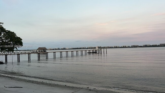 Building Photo - 1432 S Lakeside Dr Unit 5