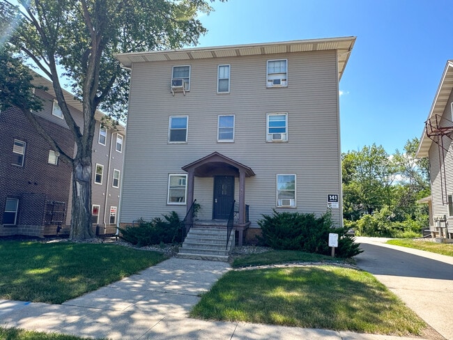 Building Photo - 141 Campus Ave
