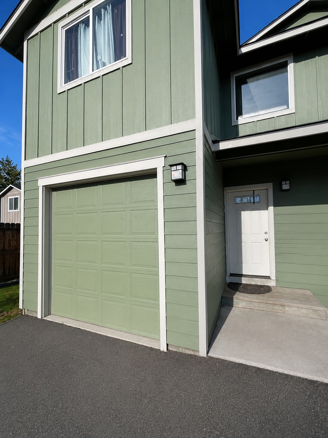 Building Photo - 2964 SW Juniper Ave Unit 2964