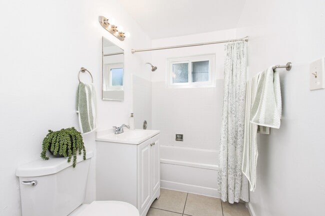 Bathroom 1 bed 1 bath
