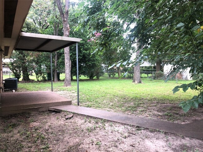 Photo - 307 Moss Hill Ln