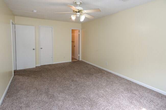 Photo - 2225 Golf Rd SW