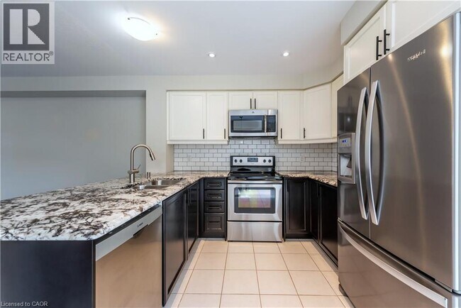 Photo - 4 Mayland Trl