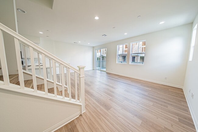 10733 Graphite St