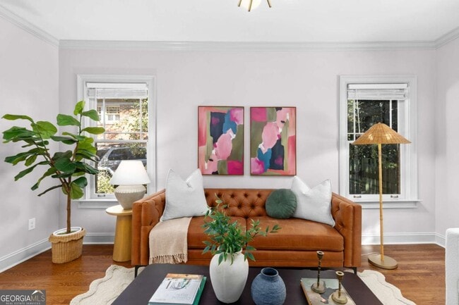 Photo - 987 Alloway Pl SE