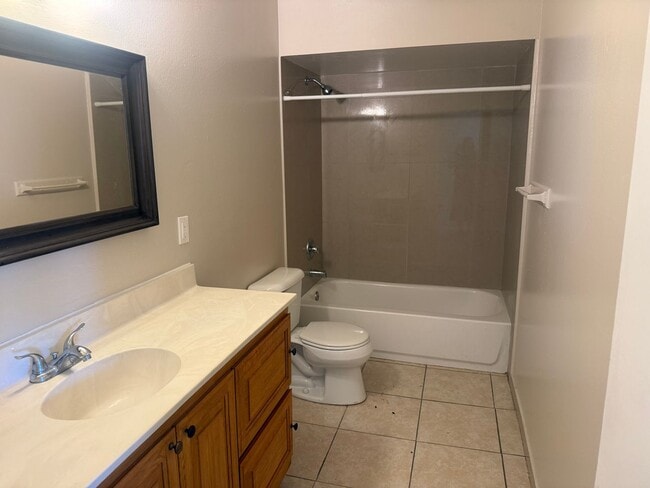 7118 Westview Pl Unit B