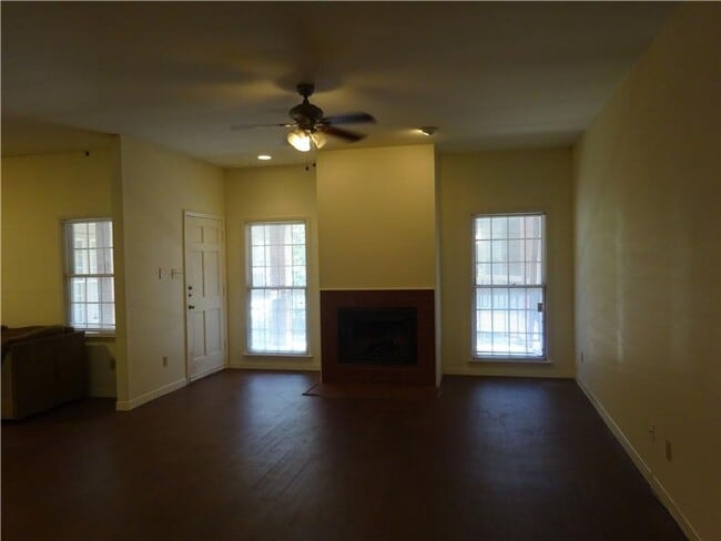 Photo - Close to Campus Great Room-Mate Layout