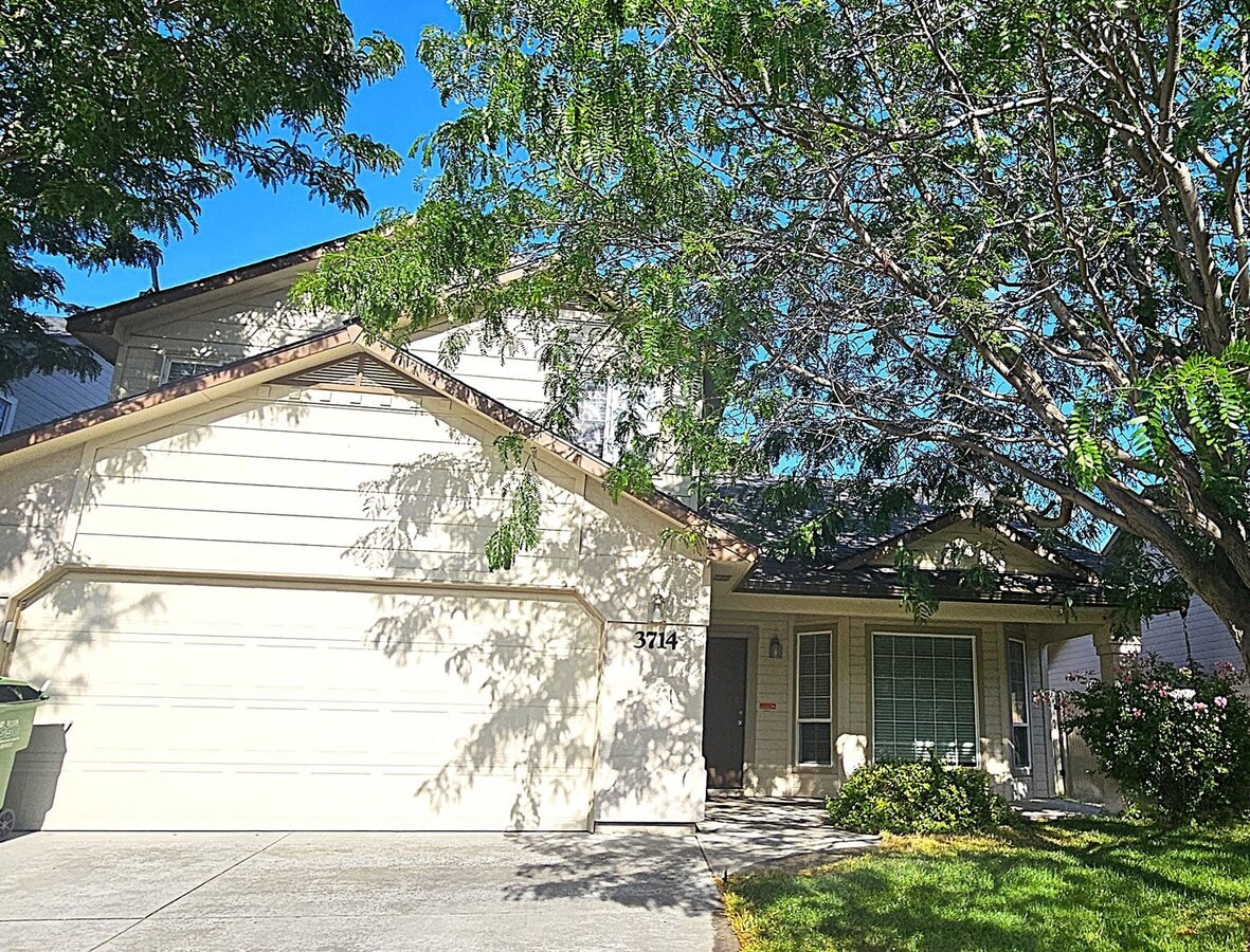 5 Bedroom Close to Settlers Park - 5 Bedroom Close to Settlers Park House