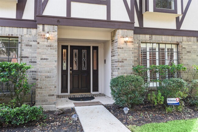 Photo - 2415 Parkwood Ln